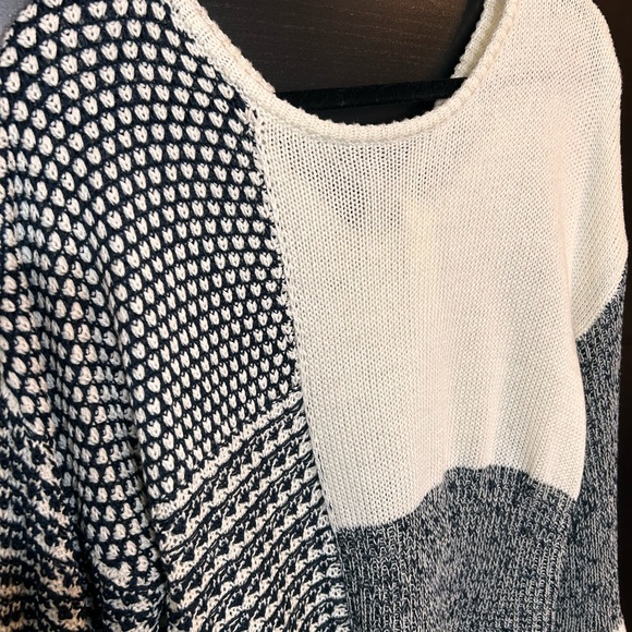 Blue Colorblock Sweater - Picture 7 of 11